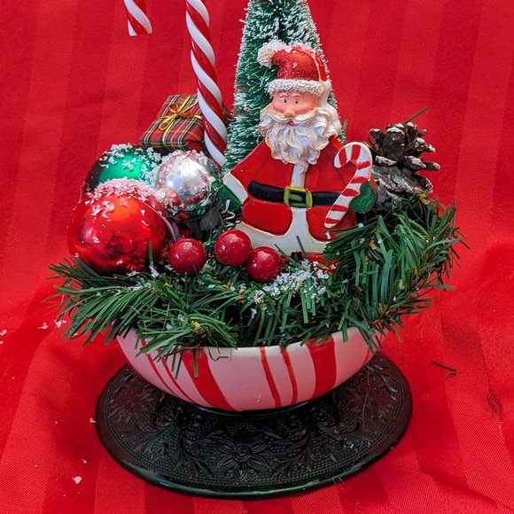 Santa Arrangement With Vintage Santa, Depression Glass Plate, And Vtg.Tree Balls - Picture 2 of 6